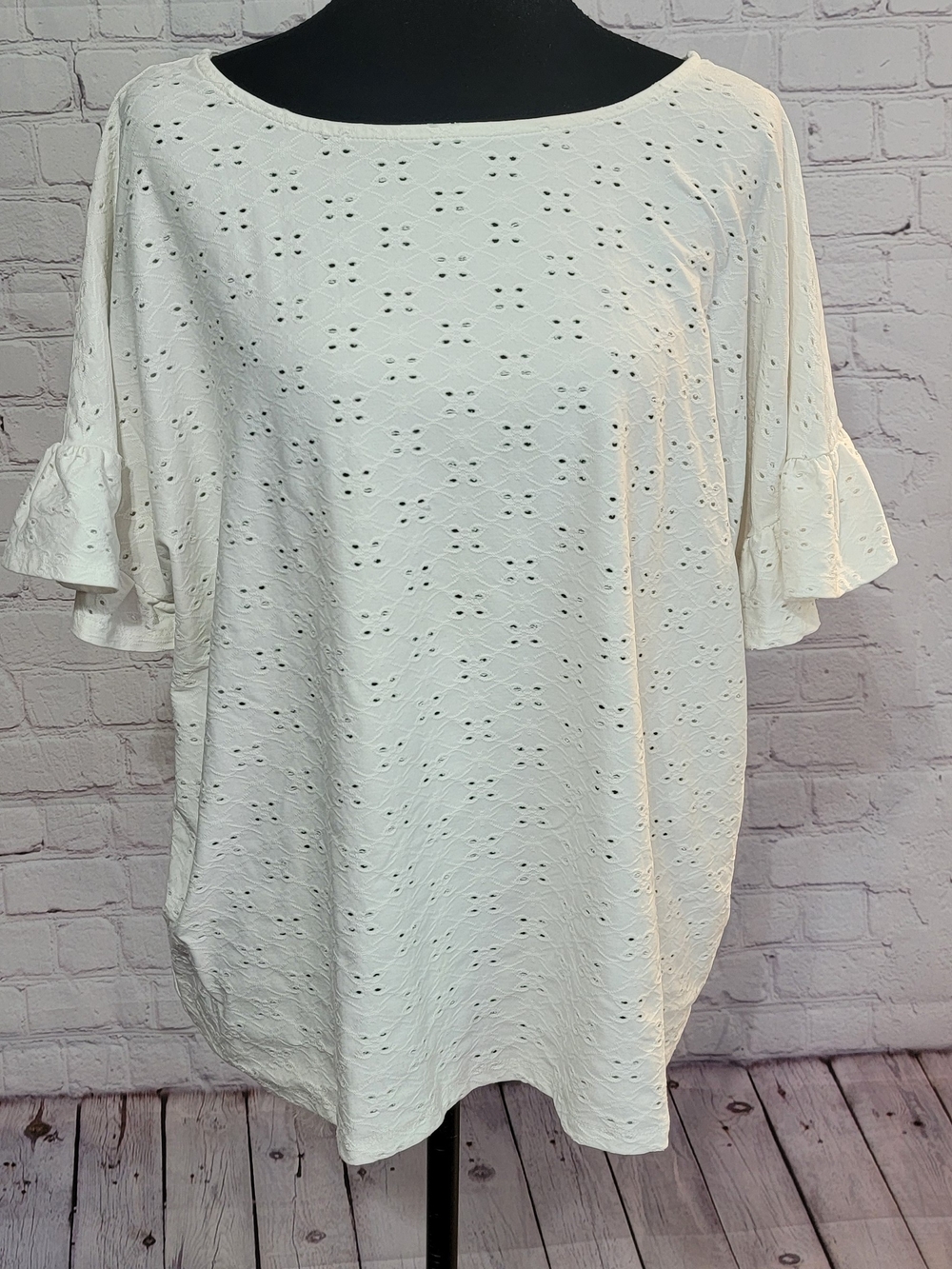 New York & Company White Eyelet Ruffle Sleeve Blouse Size Large